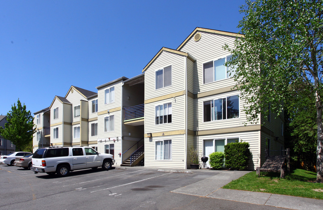 Somerset Village in Lynnwood, WA - Building Photo