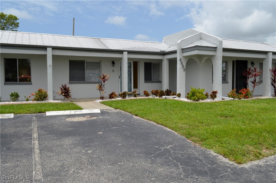4608 SE 4th Pl in Cape Coral, FL - Building Photo