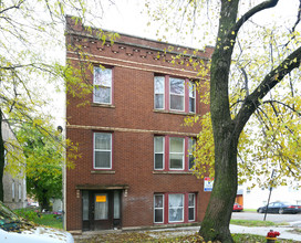 2056 N Kilbourn Ave in Chicago, IL - Foto de edificio - Building Photo