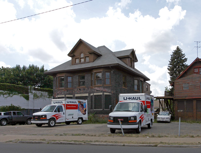 2123 Cleveland Ave NW in Canton, OH - Building Photo - Building Photo