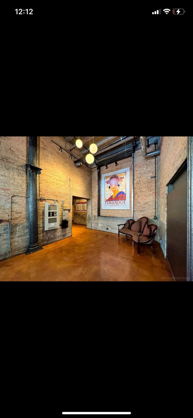 2545 S Dearborn St, Unit Opera Lofts #405 in Chicago, IL - Foto de edificio - Building Photo