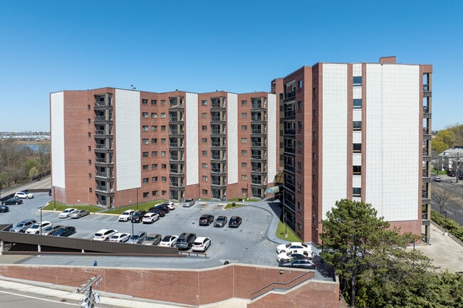 Seawinds Condomimiuns in Quincy, MA - Building Photo - Building Photo