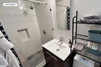 171 W 80th St in New York, NY - Building Photo - Building Photo