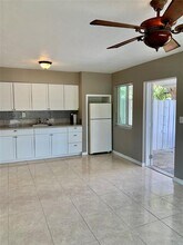 2418 NE 4th St in Pompano Beach, FL - Foto de edificio - Building Photo