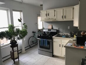 64 Riverside St, Unit 1 in Watertown, MA - Building Photo - Building Photo