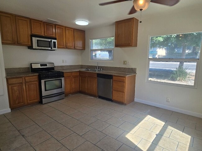 15908 Sherman Way in Los Angeles, CA - Building Photo - Building Photo