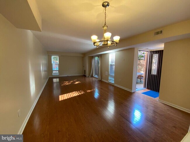 130 Spruce St in Philadelphia, PA - Building Photo - Building Photo