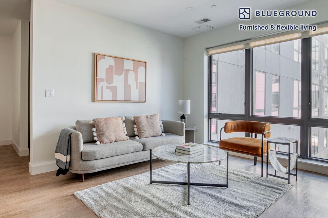 33 Rogers St in Cambridge, MA - Building Photo