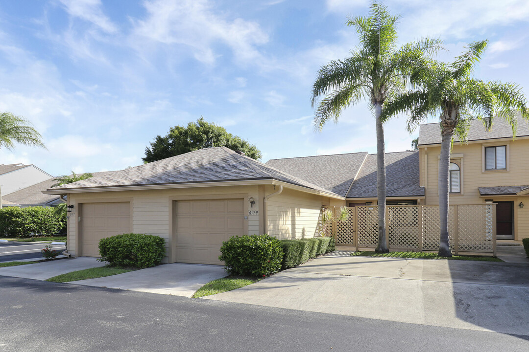 6179 SE Georgetown Pl in Hobe Sound, FL - Building Photo