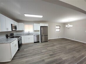 5370 Longmeadow Ln in Atlanta, GA - Building Photo - Building Photo