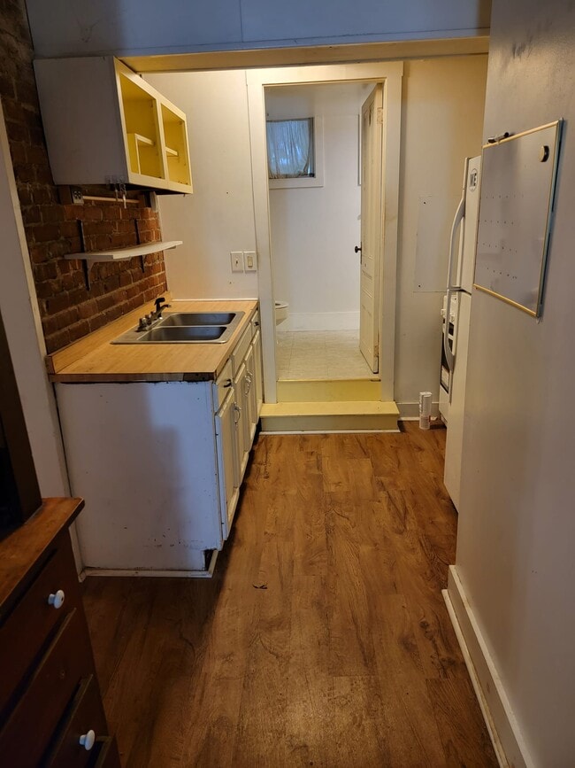 683 State St, Unit Garden 1 in Portsmouth, NH - Building Photo - Building Photo