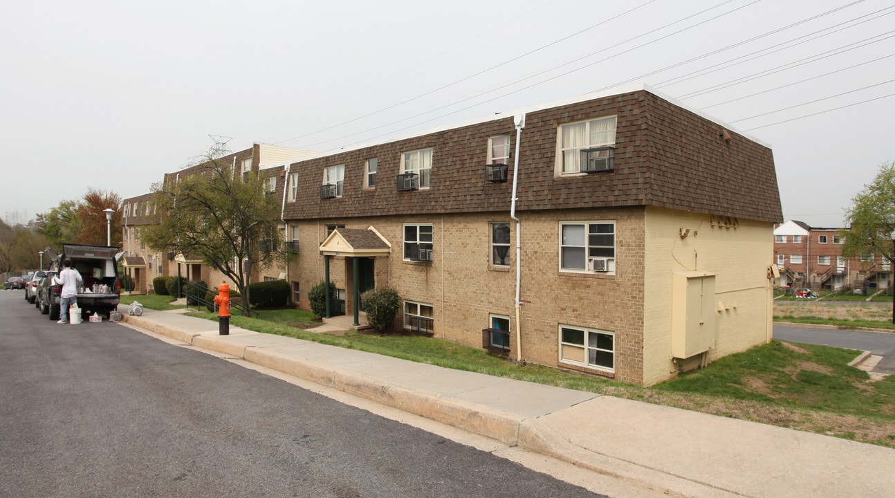 Lorelly Court Apartments in Baltimore, MD - Building Photo