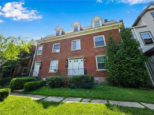 224 S Pacific Ave, Unit 1 in Pittsburgh, PA - Foto de edificio - Building Photo