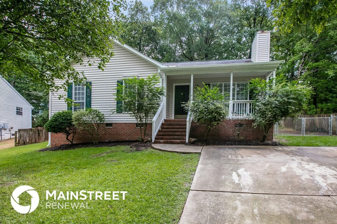 818 Riverbark Ln in Durham, NC - Building Photo