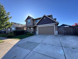 947 Riverstone Ln in Springfield, OR - Building Photo