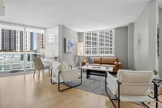 350 SE 2nd St in Fort Lauderdale, FL - Building Photo - Building Photo