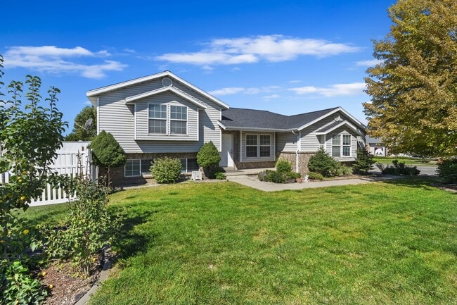 1613 N 2000 W in Clinton, UT - Building Photo - Building Photo