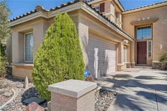 1824 Summit Gate Ln in Las Vegas, NV - Building Photo - Building Photo