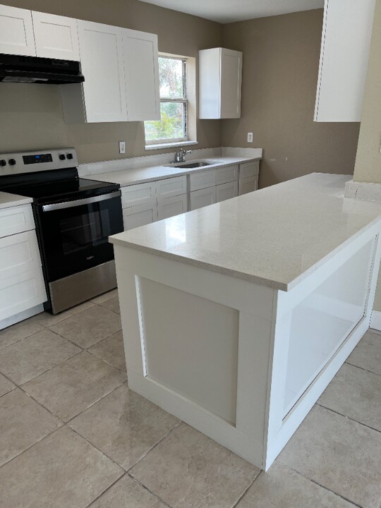 22335 Lasalle Rd in Port Charlotte, FL - Building Photo