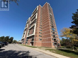 100 Wingarden Ct in Toronto, ON - Building Photo
