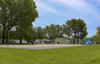 Valley Brook MHC in Indianapolis, IN - Foto de edificio - Building Photo