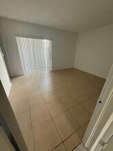 55 NW 204th St, Unit 5 in Miami Gardens, FL - Building Photo - Building Photo