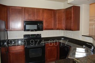 1900 Danbrook Dr-Unit -#326 in Sacramento, CA - Foto de edificio - Building Photo