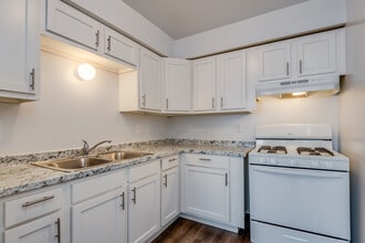 2920 W Highland Blvd in Milwaukee, WI - Foto de edificio - Interior Photo