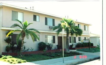 6444 Tujunga Ave in North Hollywood, CA - Foto de edificio - Building Photo