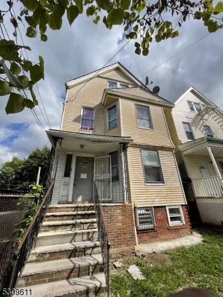 148 Fairmount Ave in Newark, NJ - Building Photo