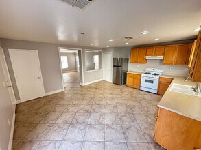 4961 Secret Rock St in Las Vegas, NV - Building Photo - Building Photo