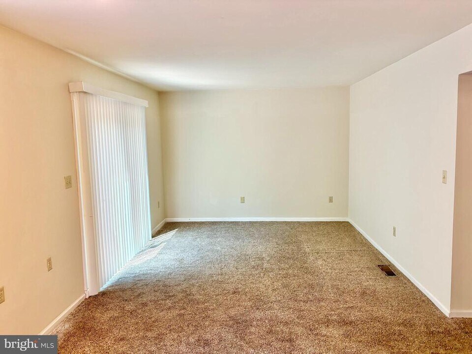 2346 Red Maple Dr in Coplay, PA - Building Photo