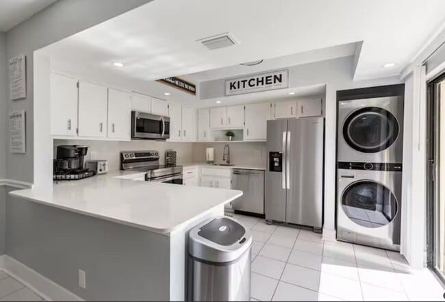 1630 Shaker Cir