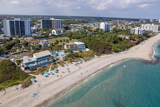 4740 S Ocean Blvd in Boca Raton, FL - Building Photo - Building Photo