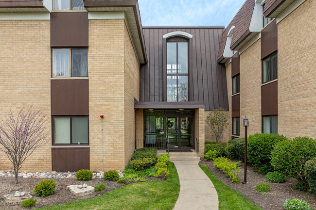 Mill Orchard in Naperville, IL - Foto de edificio - Building Photo