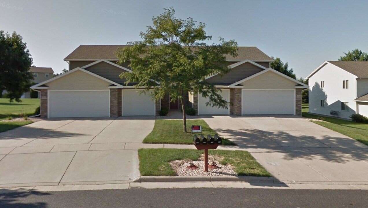 112 W Windsor Ave, Unit 112 in Cottage Grove, WI - Building Photo
