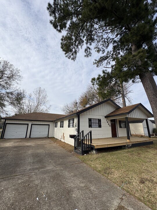 1403 Eugene St in Port Neches, TX - Building Photo