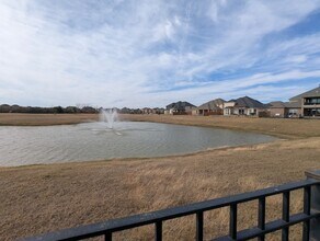 7147 Playa Nte. Dr in Grand Prairie, TX - Foto de edificio - Building Photo