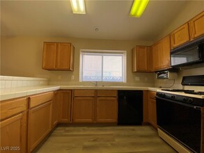 7861 Cherry River Dr in Las Vegas, NV - Building Photo - Building Photo