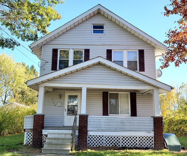 property at 3908 Fairmount Blvd NE