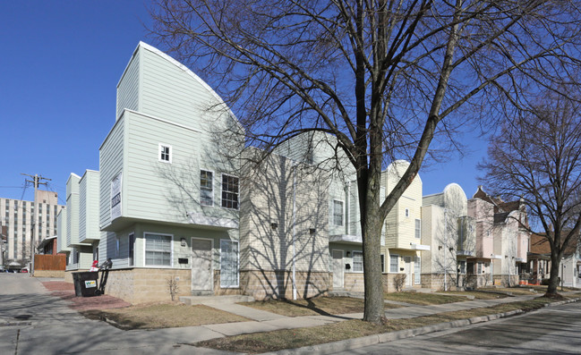 Venice Court in Milwaukee, WI - Foto de edificio - Building Photo