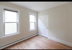 320 Maverick St, Unit 2 in Boston, MA - Building Photo