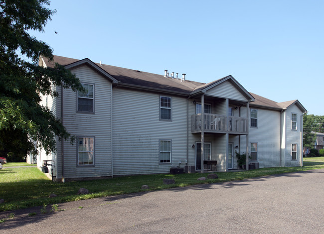 734-742 Mauro Cir in Warren, OH - Foto de edificio - Building Photo