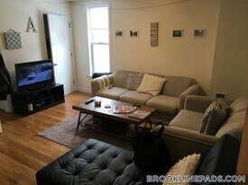 11 Leverett St in Brookline, MA - Building Photo