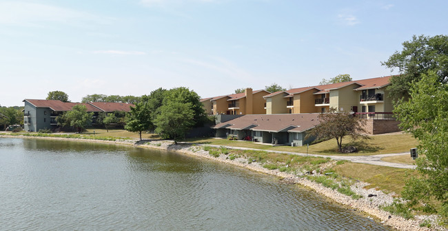 Harbor Pointe Apartments in Milwaukee, WI - Building Photo - Building Photo