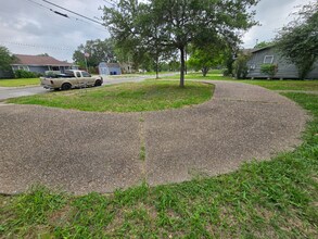 425 Eldon Dr in Corpus Christi, TX - Building Photo - Building Photo