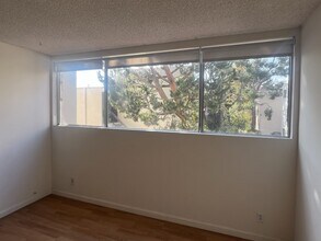 6000 Canterbury Dr, Unit D212 in Culver City, CA - Building Photo - Building Photo