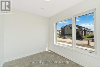 215 Darjeeling Ave in Ottawa, ON - Building Photo - Building Photo