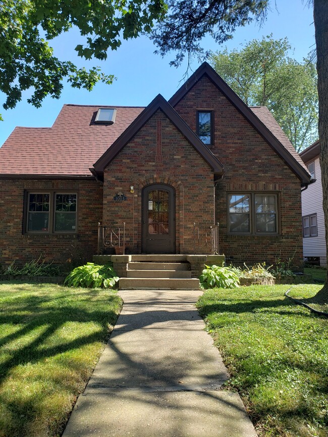 property at 1003 W 17th St