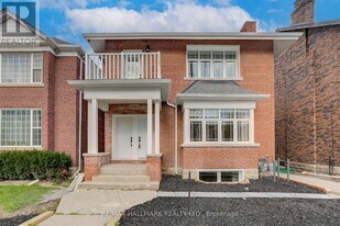 979 Avenue Rd in Toronto, ON - Building Photo